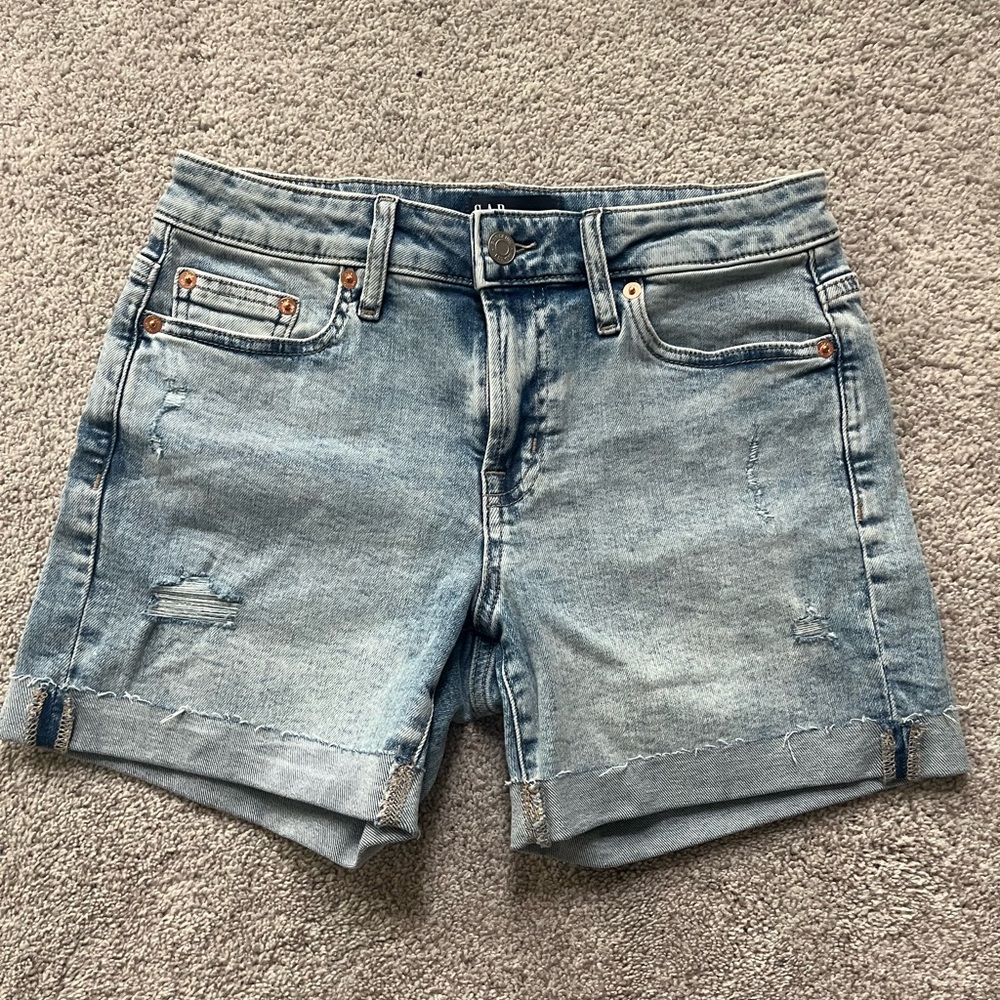 Gap 5” Cutoff Shorts